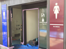 新潟駅南公衆トイレサイン